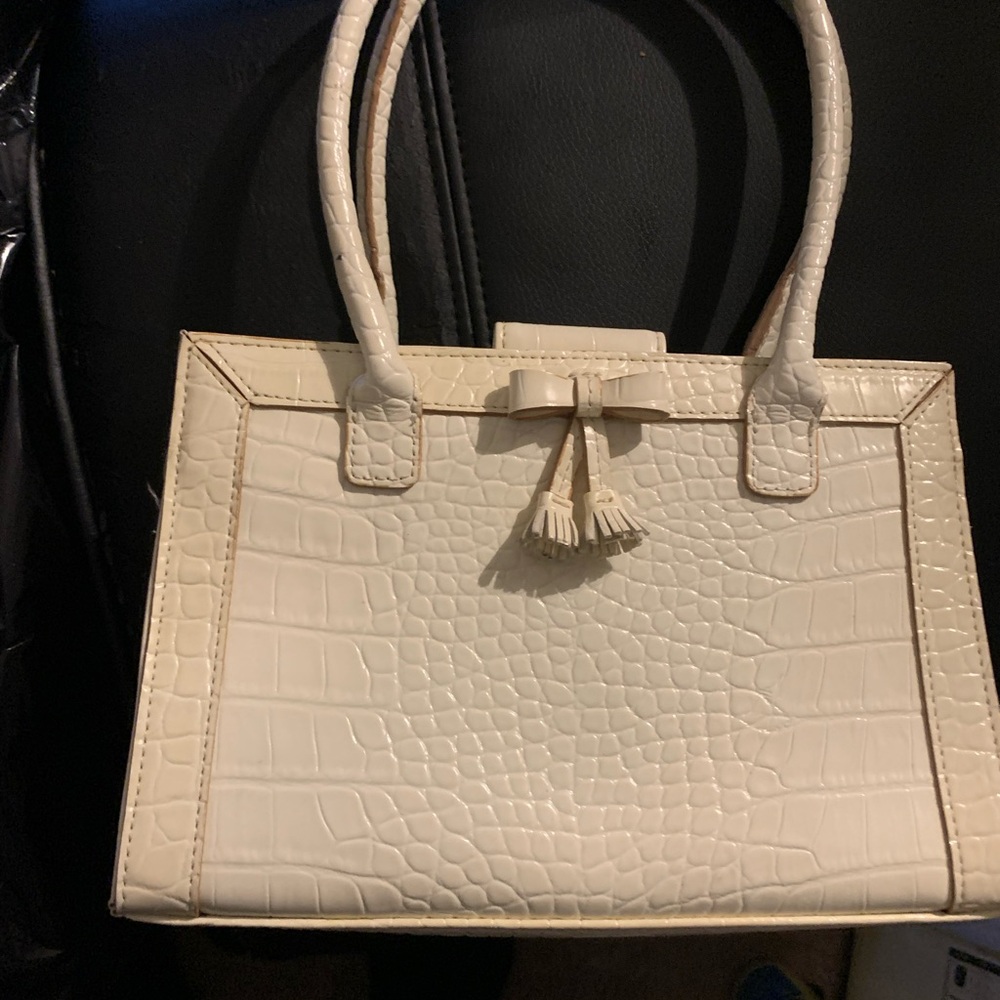 Preloved Liz Claiborne vintage 90’s faux‎ leather cream purse